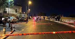 الإمارات: سقوط طائرة عمودية بالبحر والبحث جارٍ عن طاقمها