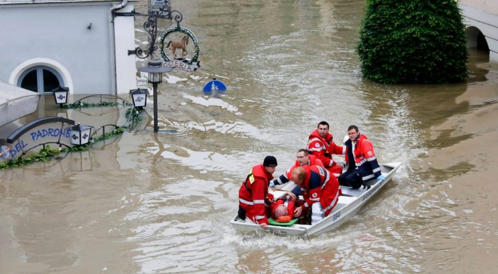 صورة حول : ارتفاع حصيلة ضحايا الفيضانات في إسبانيا ارتفاع حصيلة ضحايا الفيضانات في إسبانيا