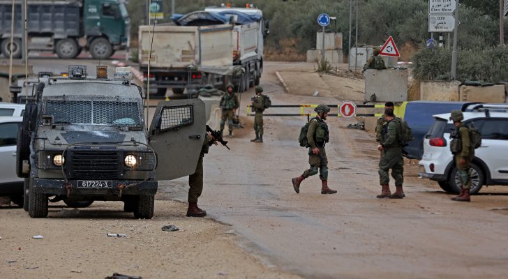 الاحتلال الإسرائيلي يفرض إغلاقا على الضفة ومعابر غزة