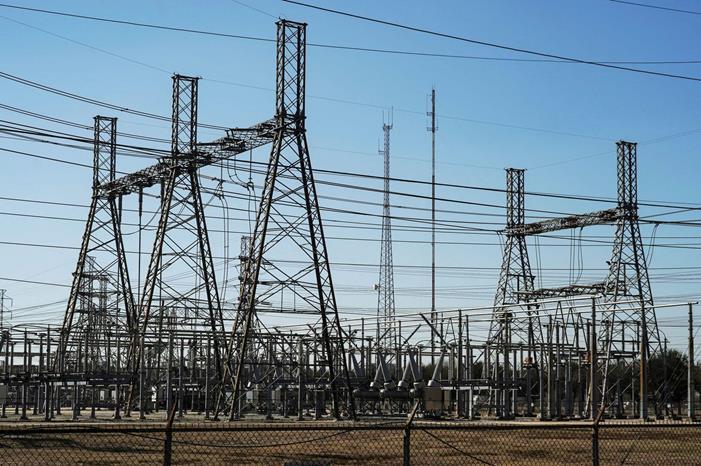 الطاقة: انشاء مشاريع ربط كهربائي جديدة لجعل الأردن مركزاً إقليمياً