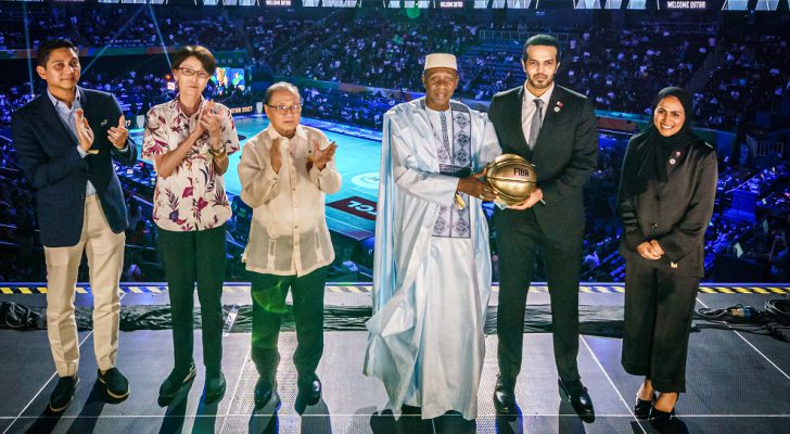 قطر تتسلم رسمياً كرة كأس العالم لكرة السلة