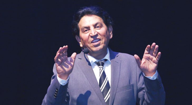 وفاة الشاعر الشهير كريم العراقي