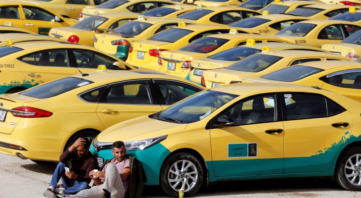 وقفة احتجاجية لسائقي وأصحاب مكاتب التكسي الأصفر بالمفرق