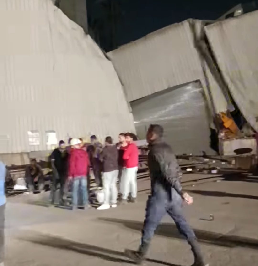 صورة حول : صور.. إصابتان بانفجار خزان أكسجين في مصنع حديد بلواء الهاشمية صور.. إصابتان بانفجار خزان أكسجين في مصنع حديد بلواء الهاشمية