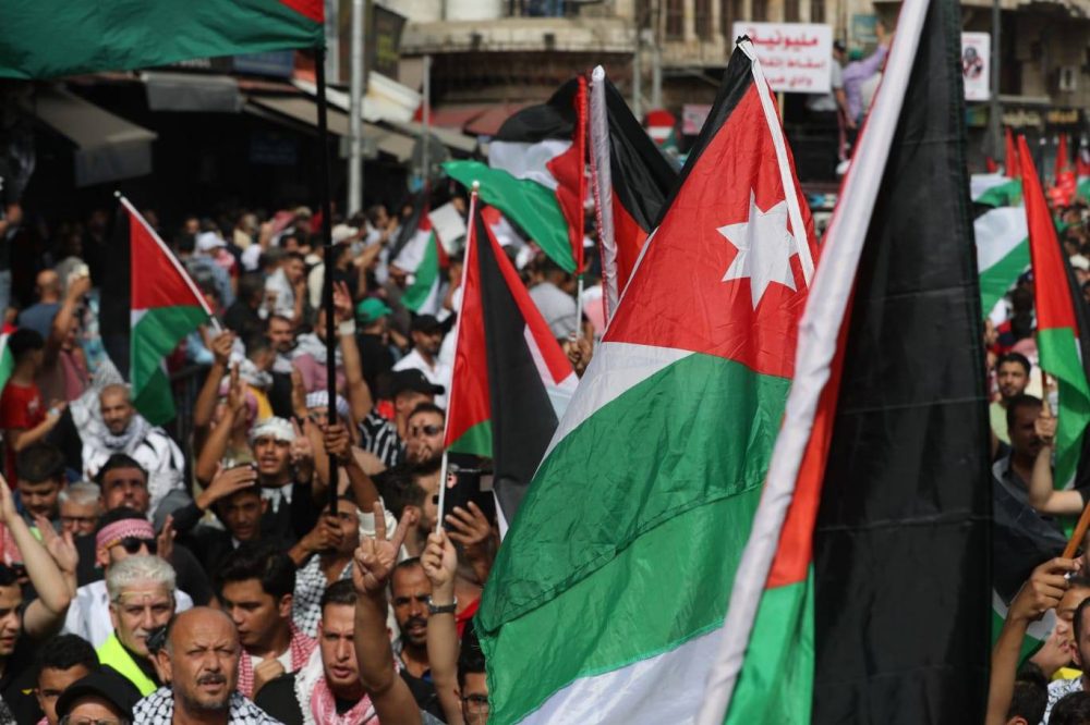 مسيرة تضامنية في معان نصرة للفلسطينيين وتنديدا بمجازر الاحتلال بغزة