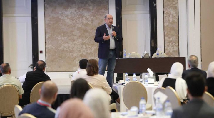 الهناندة ينتقد مركزية الخدمات الرقمية التي تقدمها الدوائر والمؤسسات الحكومية