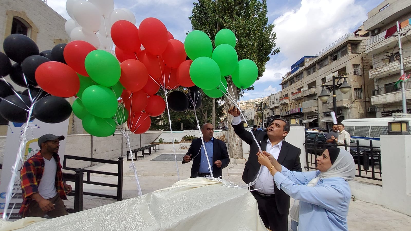 صورة حول : بلدية السلط الكبرى تشارك في التوقيع على رسالة ولاء و وفاء لجلالة الملك..صور بلدية السلط الكبرى تشارك في التوقيع على رسالة ولاء و وفاء لجلالة الملك..صور