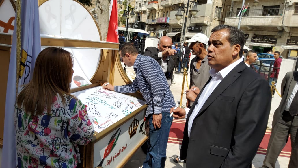 صورة حول : بلدية السلط الكبرى تشارك في التوقيع على رسالة ولاء و وفاء لجلالة الملك..صور بلدية السلط الكبرى تشارك في التوقيع على رسالة ولاء و وفاء لجلالة الملك..صور