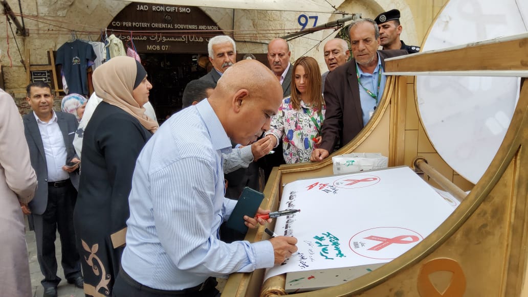 بلدية السلط الكبرى تشارك في التوقيع على رسالة ولاء و وفاء لجلالة الملك..صور