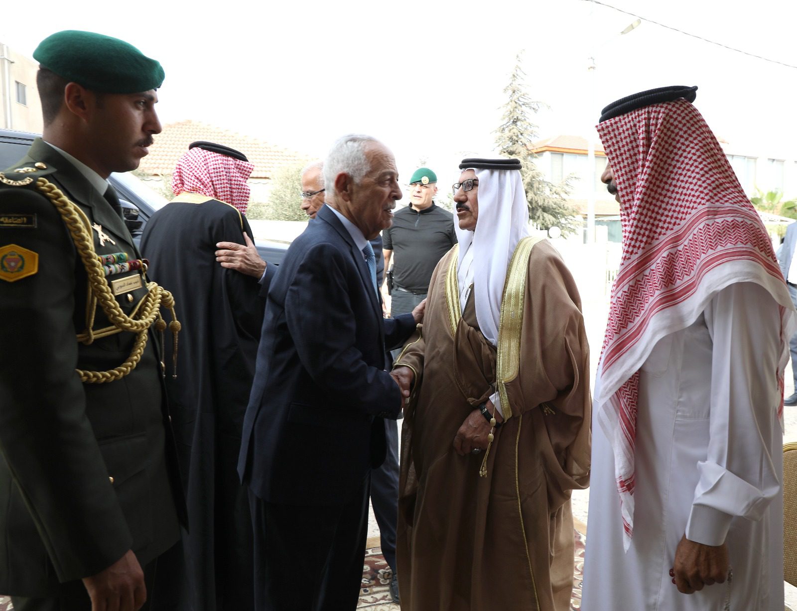 صورة حول : مندوبا عن الملك وولي العهد العيسوي يعزي عشيرتي العدوان/ ابو عرابي ، وآل الجدع مندوبا عن الملك وولي العهد العيسوي يعزي عشيرتي العدوان/ ابو عرابي ، وآل الجدع