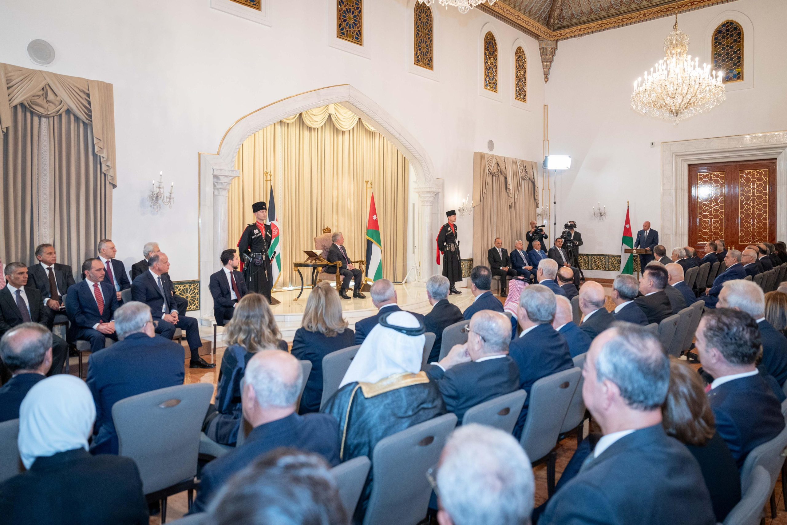 فيديو وصور.. الملك يستمع إلى رد مجلسي الأعيان والنواب على خطاب العرش