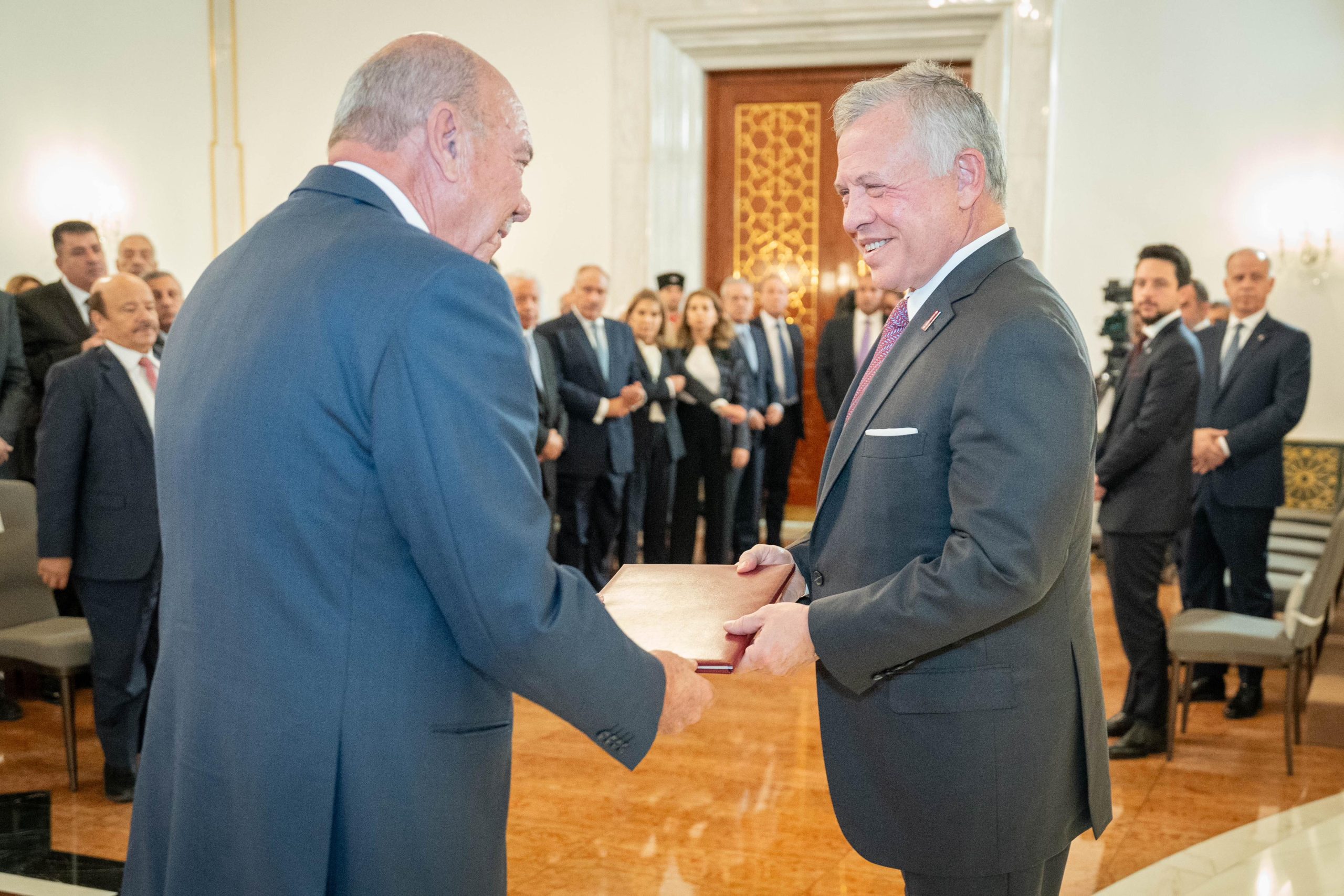 صورة حول : فيديو وصور.. الملك يستمع إلى رد مجلسي الأعيان والنواب على خطاب العرش فيديو وصور.. الملك يستمع إلى رد مجلسي الأعيان والنواب على خطاب العرش