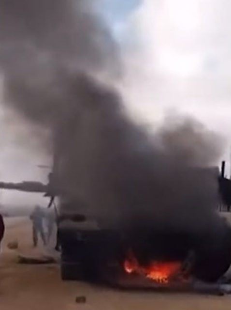 عاجل .. احتراق دبابة اسرائيلية بصاروخ موجه في جنوب لبنان