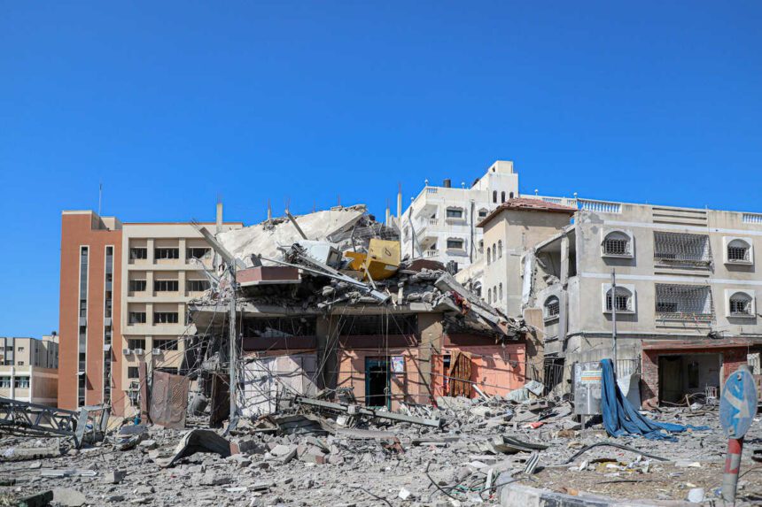 صورة حول : تطورات عملية طوفان الأقصى في يومها الثامن وعدوان الاحتلال على غزة تطورات عملية طوفان الأقصى في يومها الثامن وعدوان الاحتلال على غزة