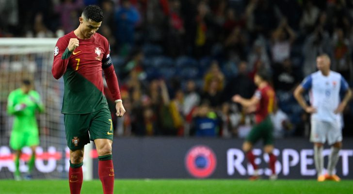 صورة حول : الأسطورة كريستيانو رونالدو يواصل كتابة التاريخ ويحطم رقمًا جديداً الأسطورة كريستيانو رونالدو يواصل كتابة التاريخ ويحطم رقمًا جديداً