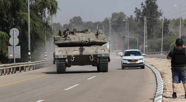 صورة حول : قوات الاحتلال تطارد مركبة في غزة للاشتباه باستيلاء فلسطينيين عليها قوات الاحتلال تطارد مركبة في غزة للاشتباه باستيلاء فلسطينيين عليها