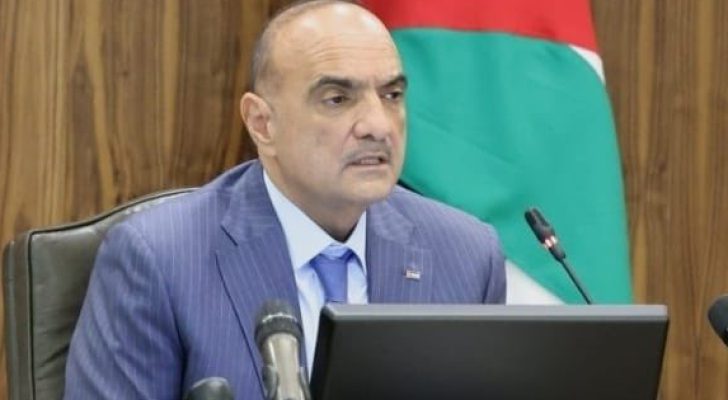 الخصاونة: تخصيص ٤٥ ألف طن من المساعدات و٧ شاحنات لأهل الضفة وغزة