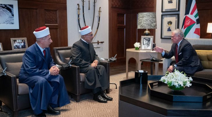 الملك يتسلم التقرير السنوي لأوضاع المحاكم الشرعية