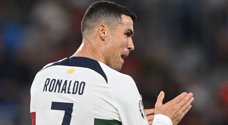 صورة حول : تكريم جديد للأسطورة كريستيانو رونالدو تكريم جديد للأسطورة كريستيانو رونالدو