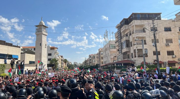 طوق أمني يعزل سفارتي أمريكا والاحتلال في عمان