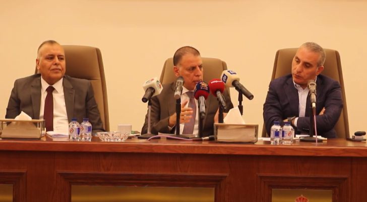 صورة حول : وزير الداخلية يؤكد أهمية منح المستثمرين تأشيرة زيارة للأردن لمدة خمس سنوات وزير الداخلية يؤكد أهمية منح المستثمرين تأشيرة زيارة للأردن لمدة خمس سنوات