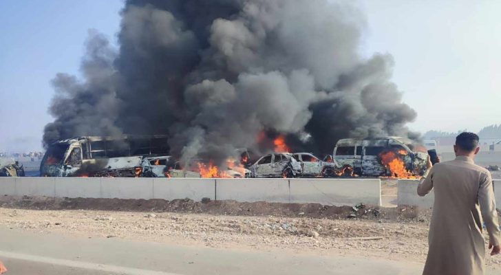 وفيات وتفحم عشرات السيارات جراء حادث تصادم على طريق الإسكندرية القاهرة السبت