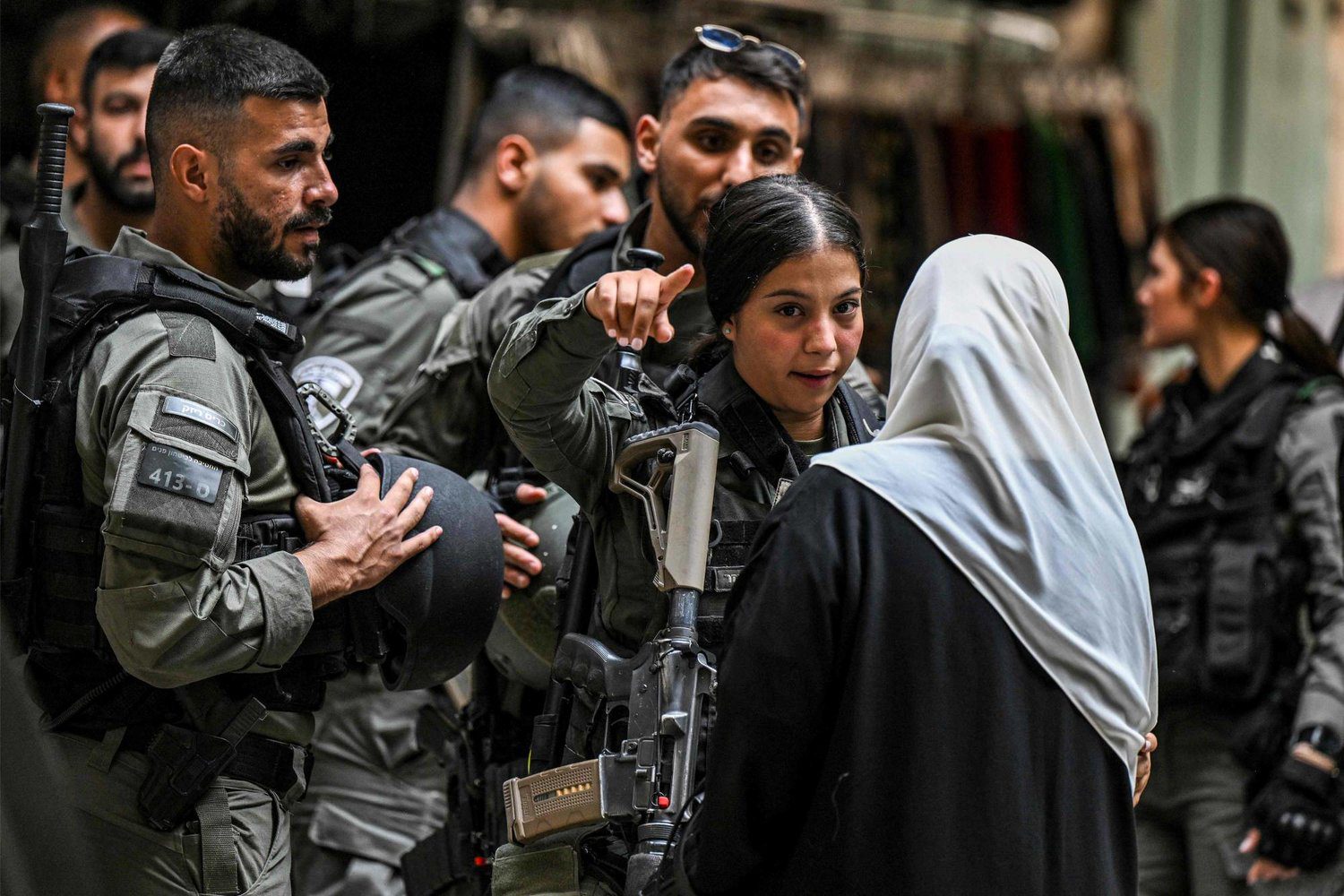 صورة حول : قوات الاحتلال الإسرائيلي تفرج عن 30 أسيرا فلسطينيا قوات الاحتلال الإسرائيلي تفرج عن 30 أسيرا فلسطينيا