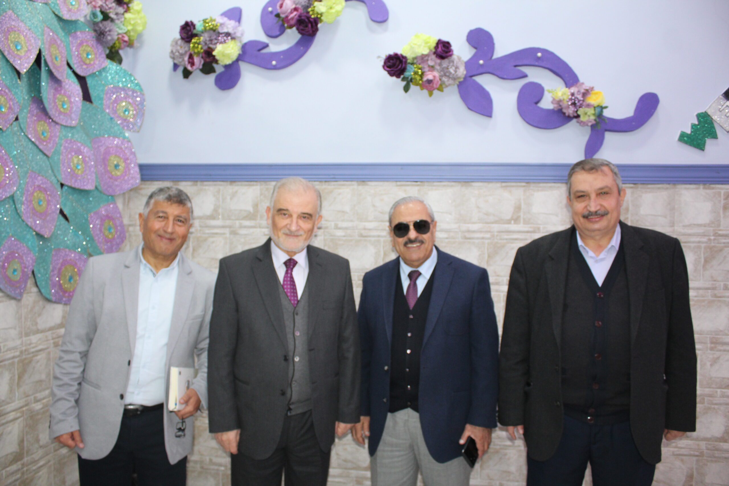 مدير عام مدارس النظم الحديثة يلتقي طلبة الصف العاشر وأولياء أمورهم