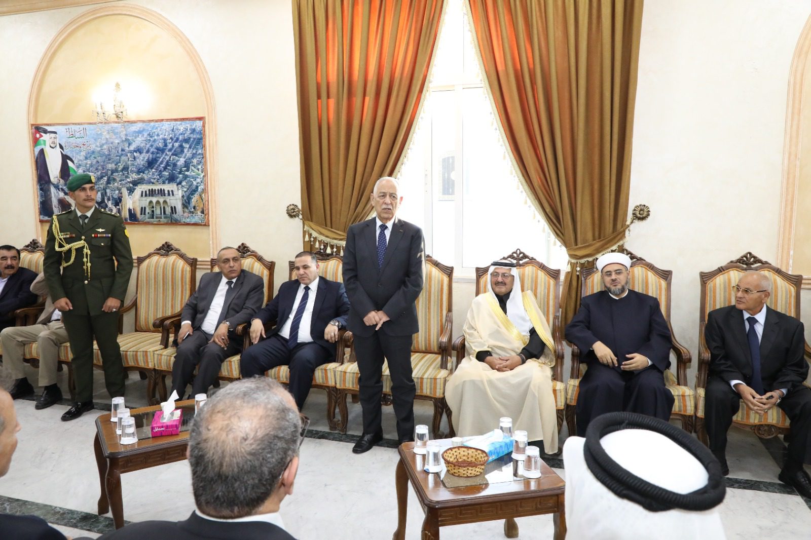 صورة حول : مندوبا عن الملك وولي العهد العيسوي يعزي عشيرتي القطيشات ، والخليفات. مندوبا عن الملك وولي العهد العيسوي يعزي عشيرتي القطيشات ، والخليفات.