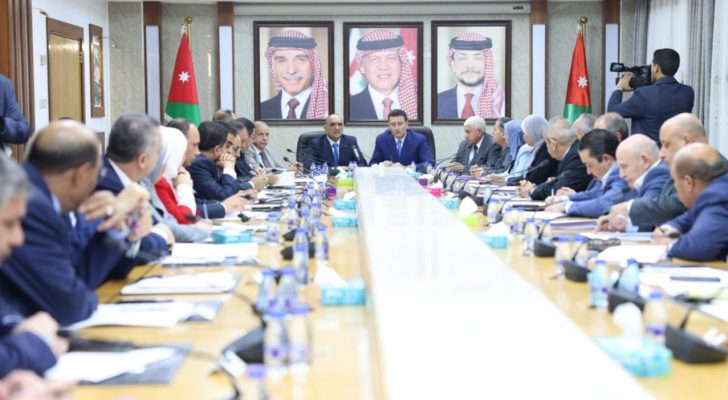 الخصاونة يحذر إسرائيل من تهجير الفلسطينيين