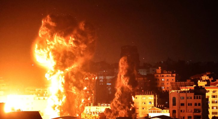 صورة حول : قبيل الهدنة.. طيران الاحتلال يشن غارات عنيفة على عدة مناطق في قطاع غزة قبيل الهدنة.. طيران الاحتلال يشن غارات عنيفة على عدة مناطق في قطاع غزة
