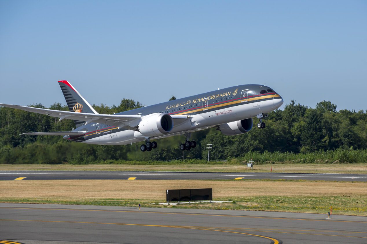 الملكية الأردنية تعلق بعض الرحلات الجوية