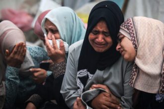 عذر اقبح من ذنب .. المتحدث باسم حكومة نتنياهو يحمل وكالات الأمم المتحدة مسؤولية قتل اسرائيل للمدنيين