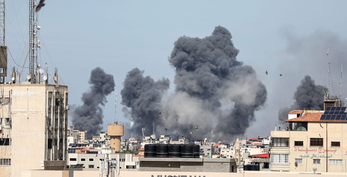 صورة حول : الاحتلال يواصل قصف قطاع غزة لليوم الـ٥٧ الاحتلال يواصل قصف قطاع غزة لليوم الـ٥٧