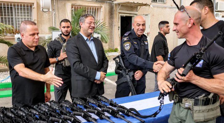 صورة حول : بعد استقالة احتجاجية.. بن غفير يهاجم رئيس شعبة ترخيص السلاح لدى الاحتلال بعد استقالة احتجاجية.. بن غفير يهاجم رئيس شعبة ترخيص السلاح لدى الاحتلال