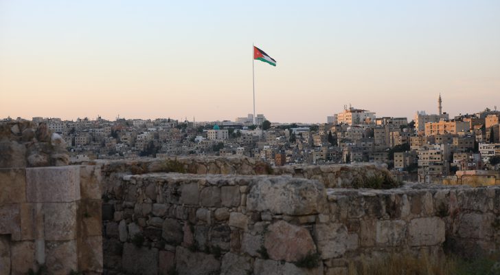 أجواء باردة وزخات مطر وصقيع ليلاً