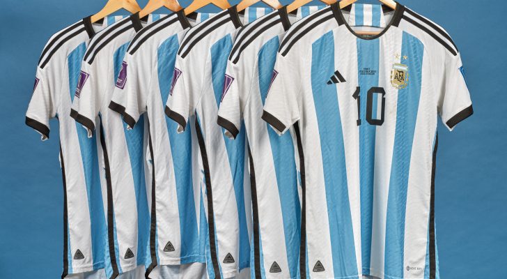 قمصان ميسي في مونديال ٢٠٢٢ تباع مقابل مبلغ ضخم