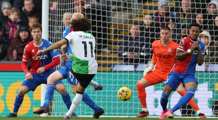 ليفربول ينتزع صدارة الدوري الإنجليزي