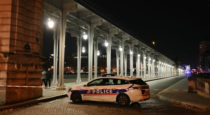 مقتل ألماني وإصابة شخصين جراء هجوم بسكين في باريس