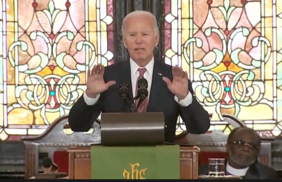 شاهد متظاهرون يقاطعون كلمة لبايدن ويطالبونه بوقف الحرب على غزة