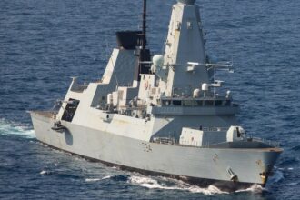 الحوثيون ينفذون هجوما على سفينة أمريكية في خليج عدن بصواريخ بحرية