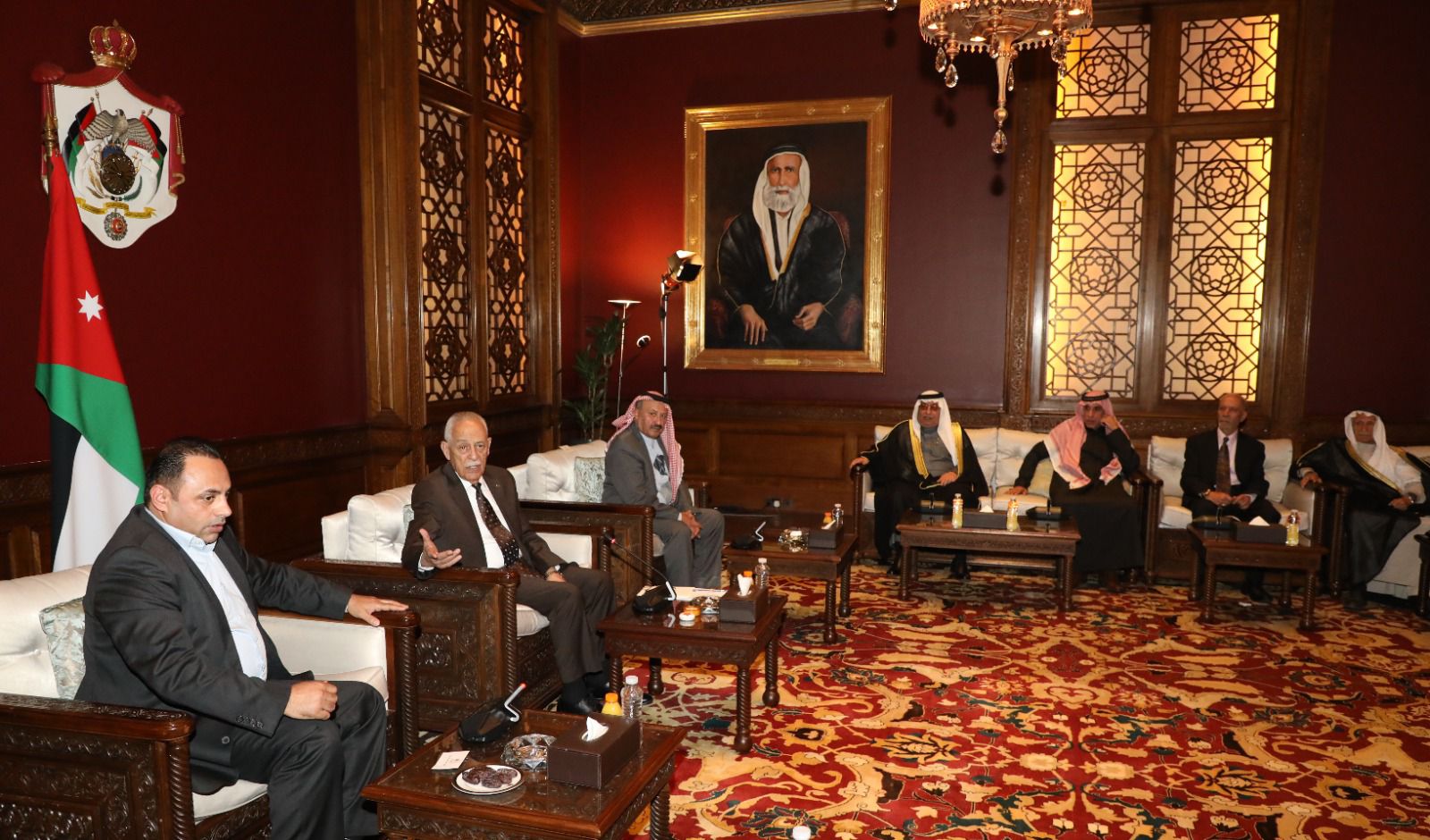 صورة حول : العيسوي يلتقي فعاليات مجتمعية نسائية وشبابية ومؤسسات مجتمع مدني العيسوي يلتقي فعاليات مجتمعية نسائية وشبابية ومؤسسات مجتمع مدني