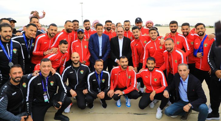 وصول النشامى من الدوحة في صور