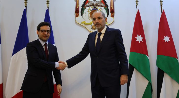 الصفدي لوزير خارجية فرنسا: خطر توسع الحرب يزداد مع كل يوم يستمر فيه العدوان على غزة