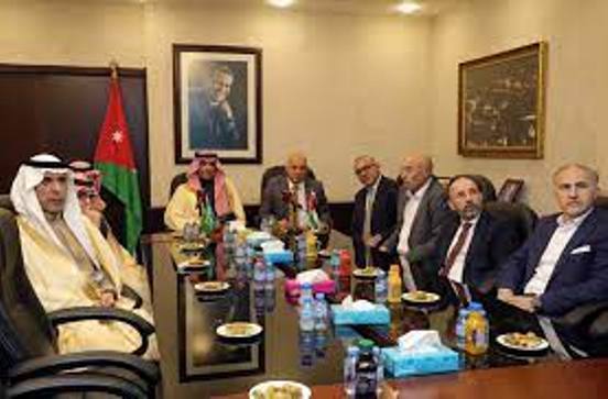 وزير الإعلام السعودي يزور مؤسسة الإذاعة والتلفزيون