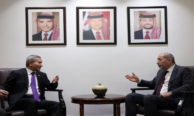 صورة حول : الصفدي يلتقي نظيره السنغافوري ويبحثان تعزيز العلاقات وجهود وقف العدوان الصفدي يلتقي نظيره السنغافوري ويبحثان تعزيز العلاقات وجهود وقف العدوان