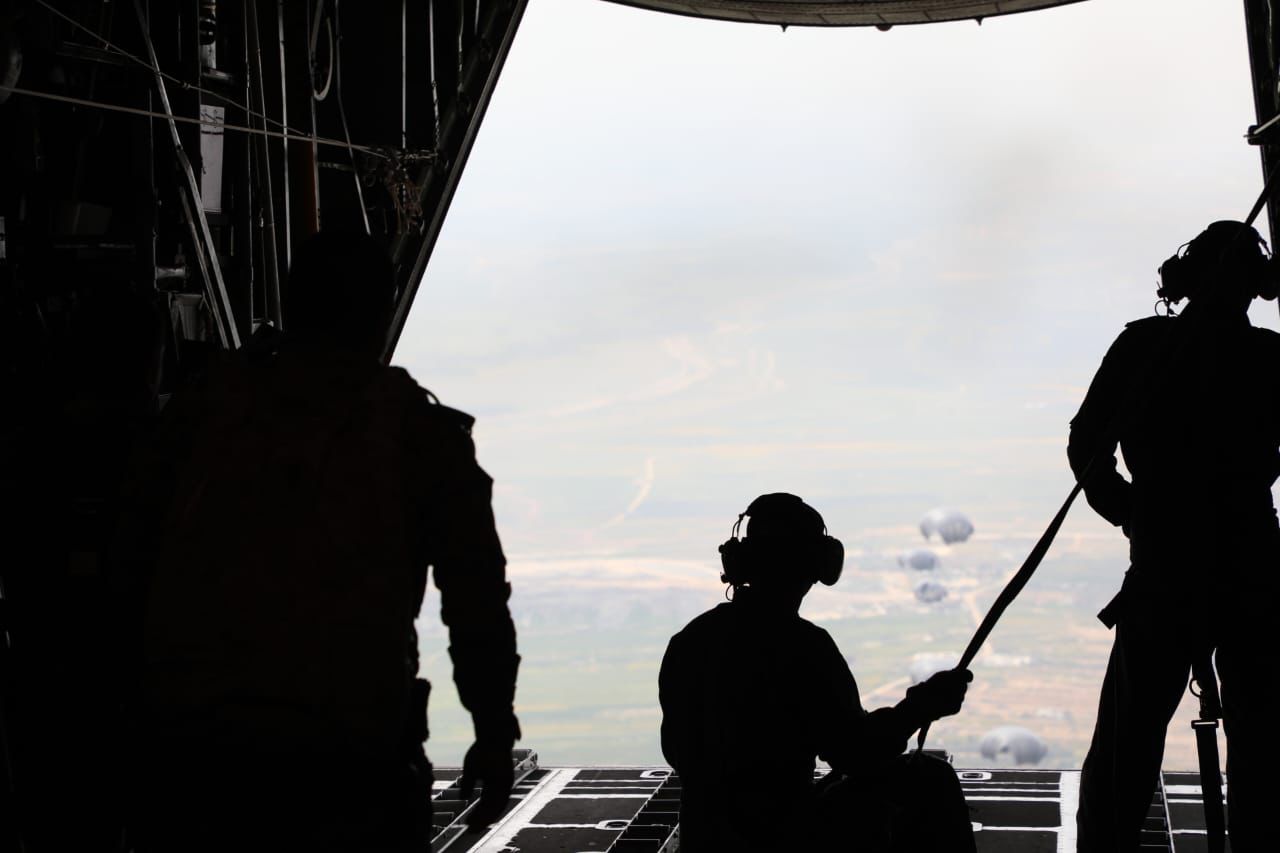 القوات المسلحة تنفذ 6 إنزالات جوية لمساعدات على غزة بمشاركة 4 دول