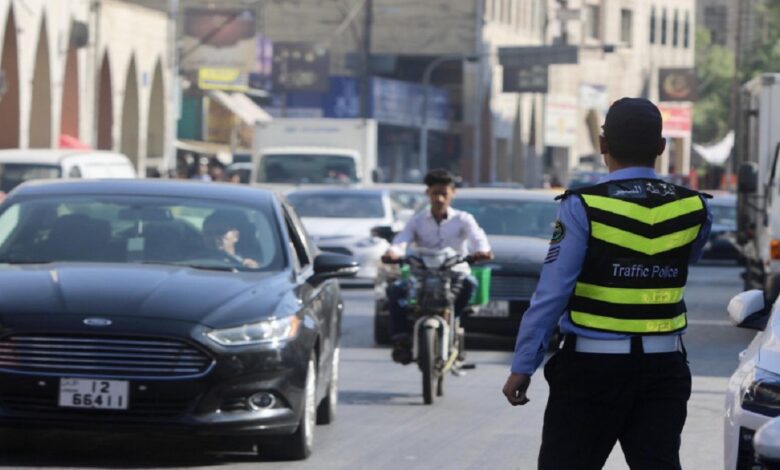 صورة حول : انتشار دوريات السير امام المراكز التجارية انتشار دوريات السير امام المراكز التجارية