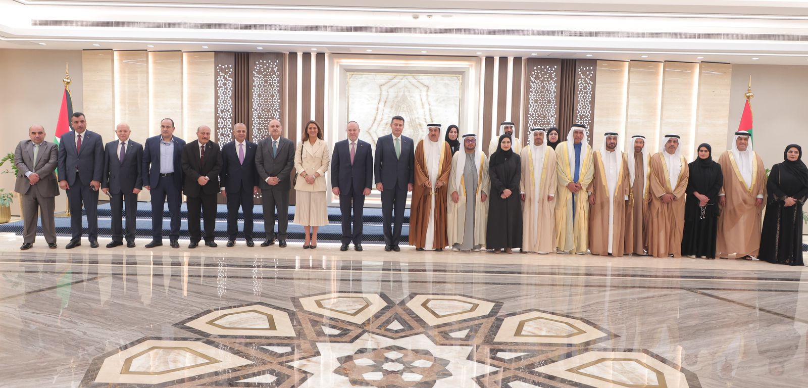 صورة حول : مباحثات برلمانية مشتركة بين الصفدي وغباش في أبو ظبي مباحثات برلمانية مشتركة بين الصفدي وغباش في أبو ظبي