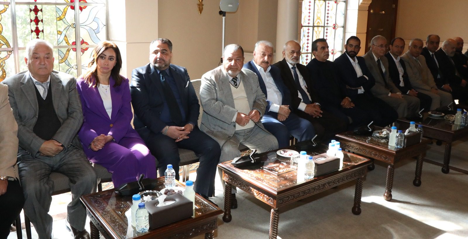 *رئيس الديوان الملكي الهاشمي يلتقي وفدا من أهالي نابلس بالأردن - Copy